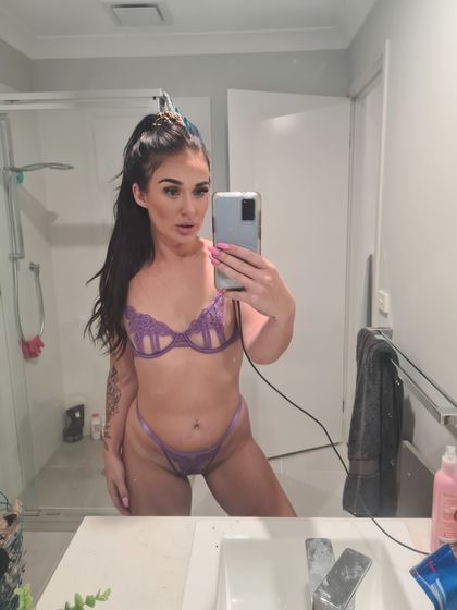 laurabaker25 OnlyFans picture
