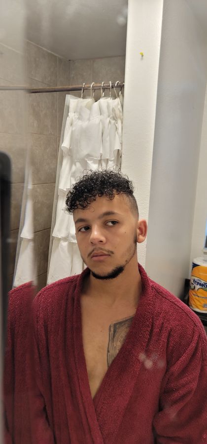 deceptive OnlyFans picture