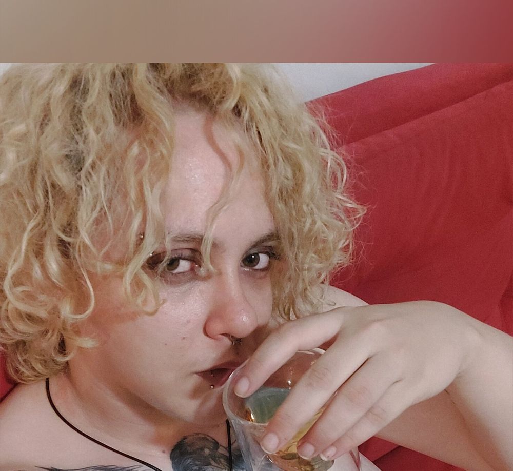 crimson-raven OnlyFans profile picture