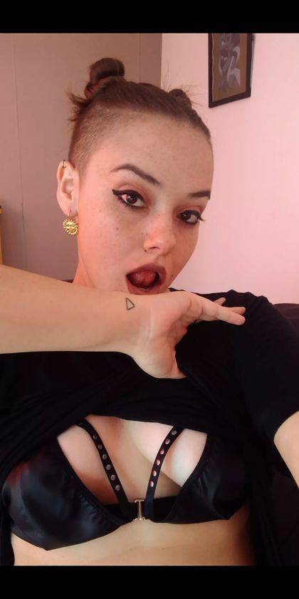 loulourdes OnlyFans picture