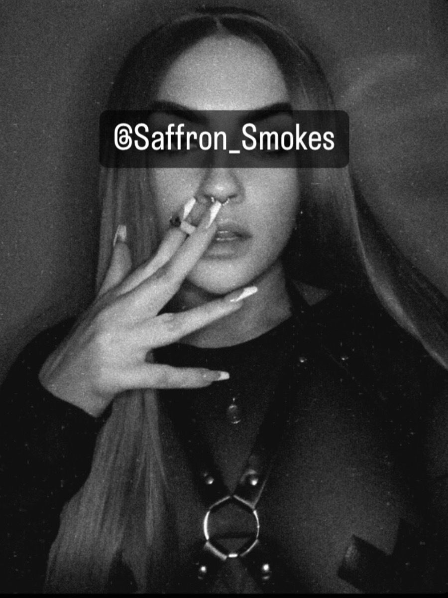 saffron_smokes OnlyFans profile picture