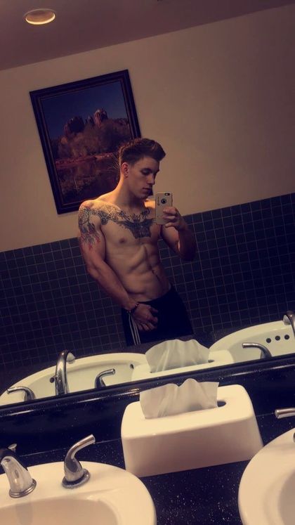 somebodysayshots OnlyFans picture