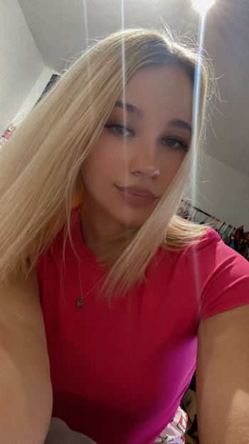 lizz_emm OnlyFans - Free Trial - Photos - Socials | FansMetrics.com