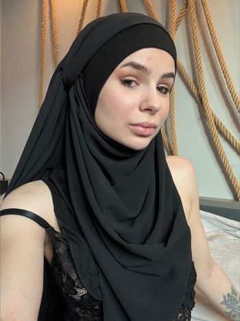 AminaHot Muslim