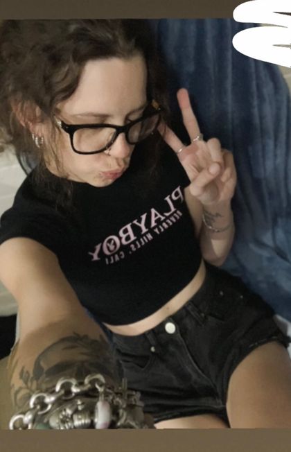 chickiwithglasses OnlyFans picture