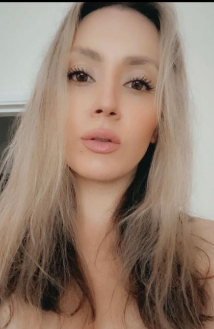 Best Hot Luna Bellex OnlyFans Accounts | FansMetrics.com