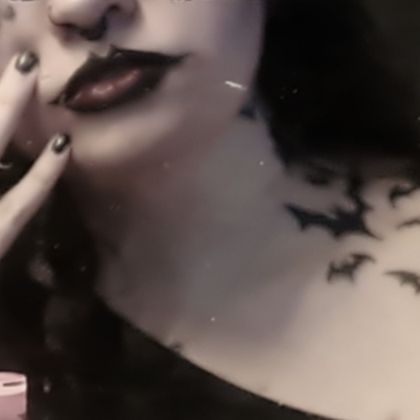 gothbeeclownin OnlyFans picture