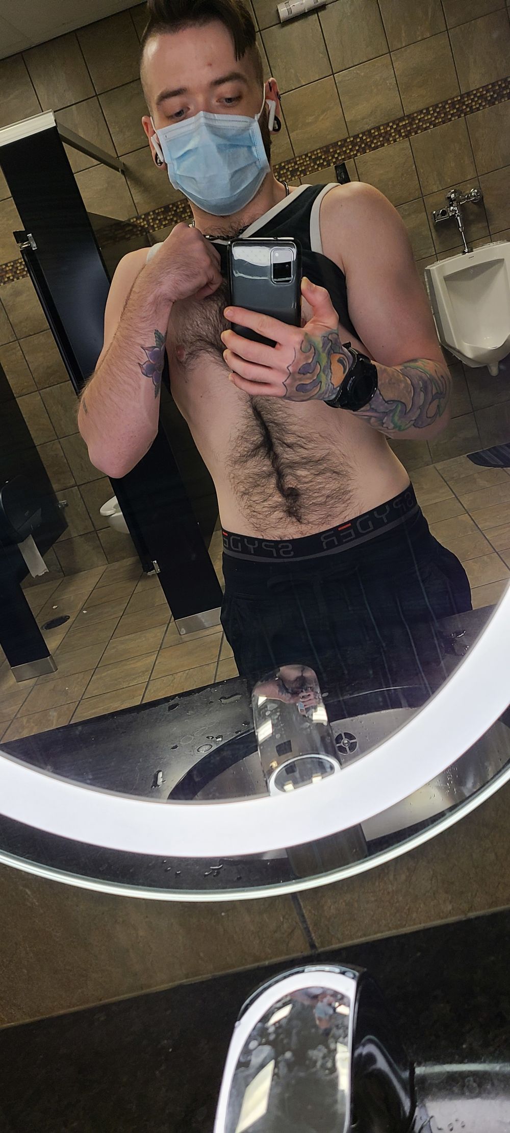 theeguynextdoor OnlyFans profile picture