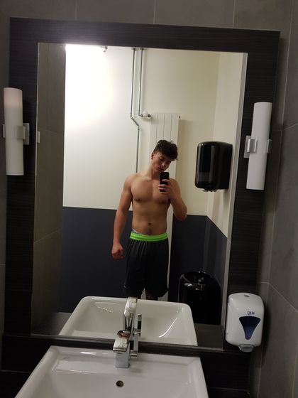 u69293172 OnlyFans picture