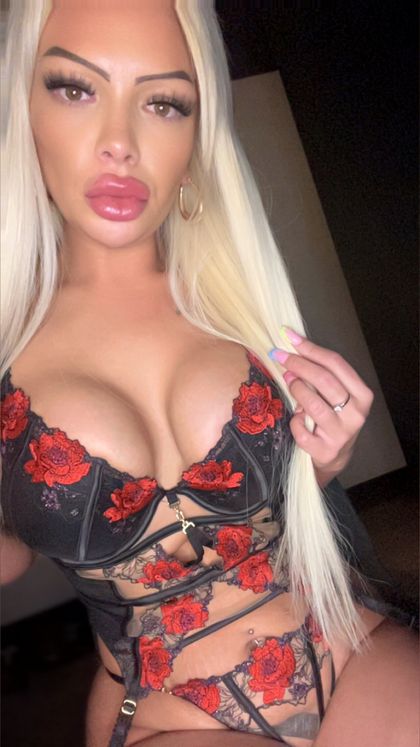 sweetonexxx OnlyFans picture