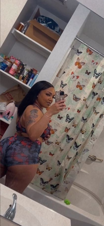 famousasya OnlyFans picture