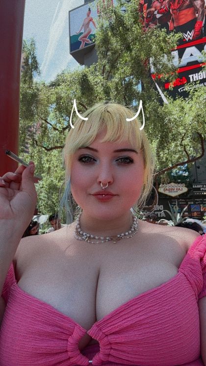 tsunadesmokes420 OnlyFans picture