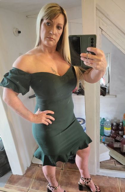 inkedmusclechickvip OnlyFans picture