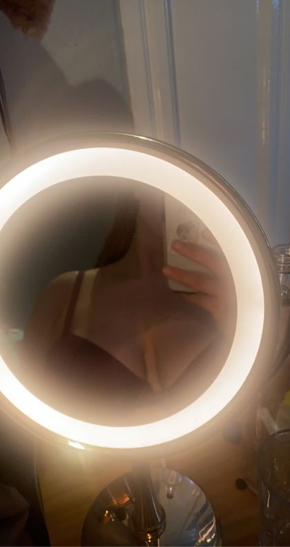 hollie_of OnlyFans picture