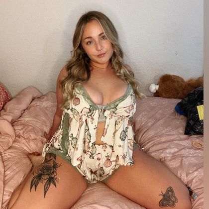 blondeandbent OnlyFans picture