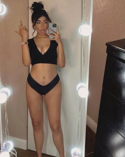 moniiafterhrs OnlyFans picture