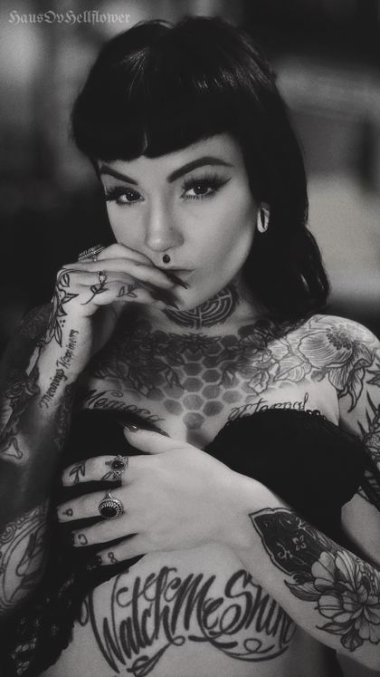 hausovhellflower OnlyFans picture