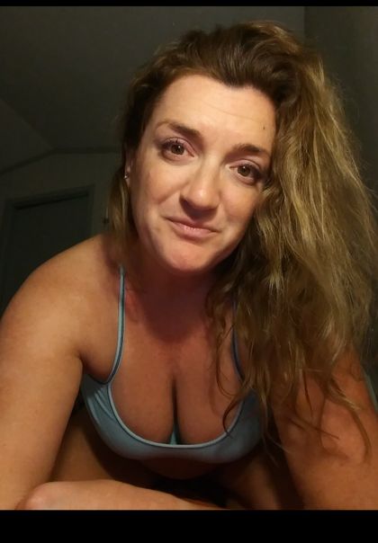 misspoolmom OnlyFans picture