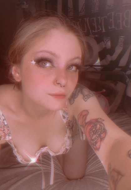 petitelilghoul OnlyFans picture