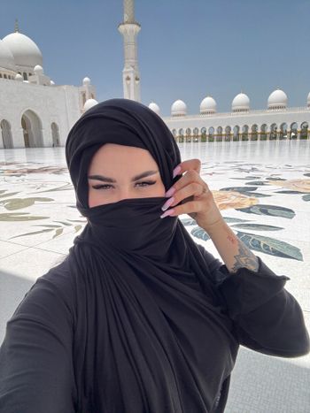 Amina أمينة