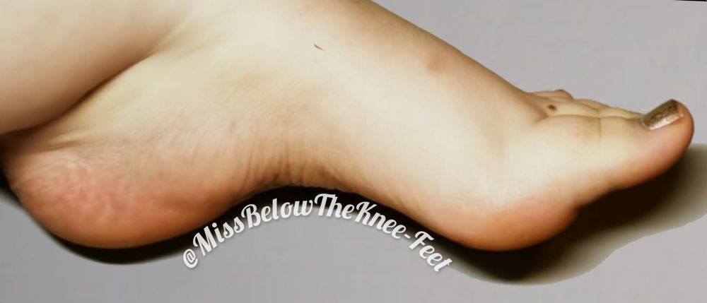 missbelowtheknee-feet OnlyFans profile picture