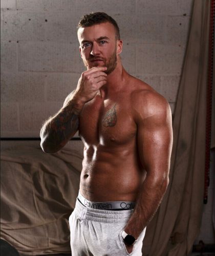 johnnybravouk OnlyFans picture