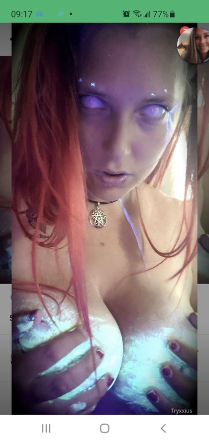 xxladyinredxx OnlyFans picture