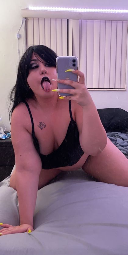 dumbonympho OnlyFans picture