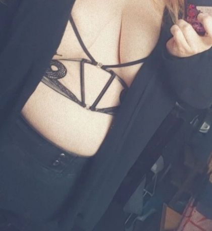 flora.fae717 OnlyFans picture