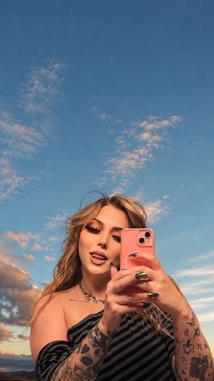 carolinescherry OnlyFans picture