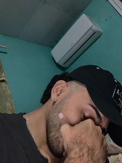 crlosgnzlz OnlyFans picture