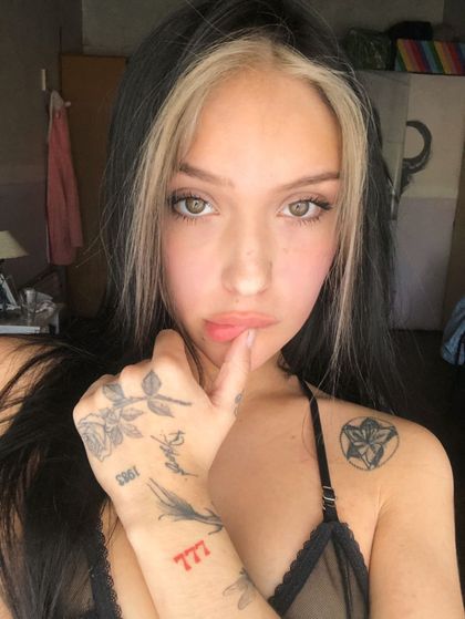 aavril OnlyFans picture