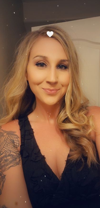az85260 OnlyFans picture