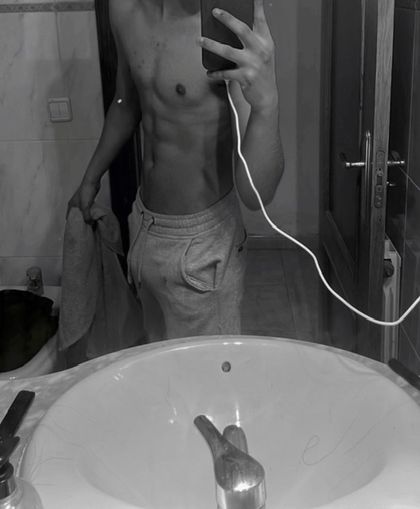 r.herrera OnlyFans picture
