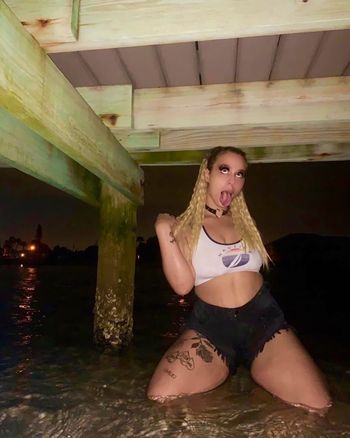 Lola Mf Lanez
