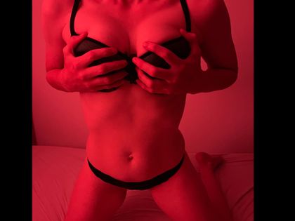 sexyred1998 OnlyFans picture