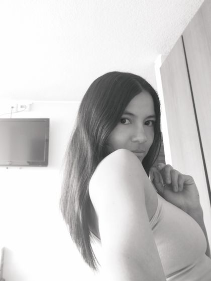 thepetitebrunette OnlyFans picture