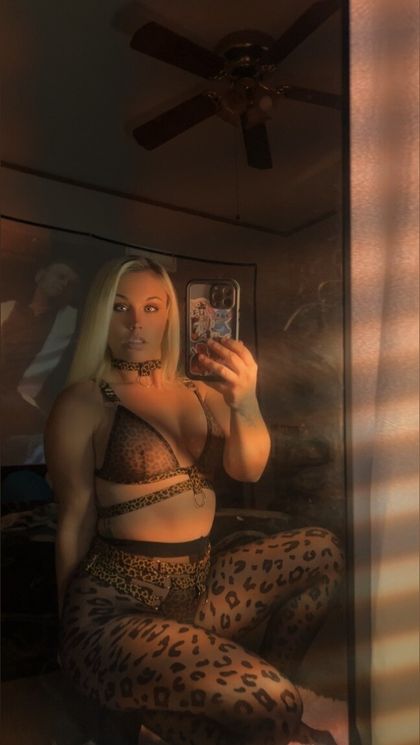 love.purplerose OnlyFans picture