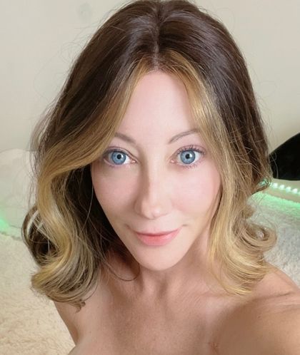 prettynaughtywife OnlyFans picture