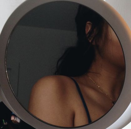 genviv OnlyFans picture