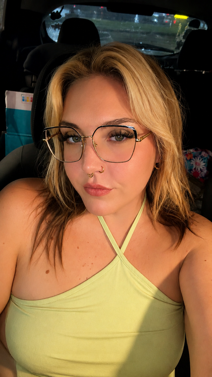 c0m4bunnie1122 OnlyFans picture