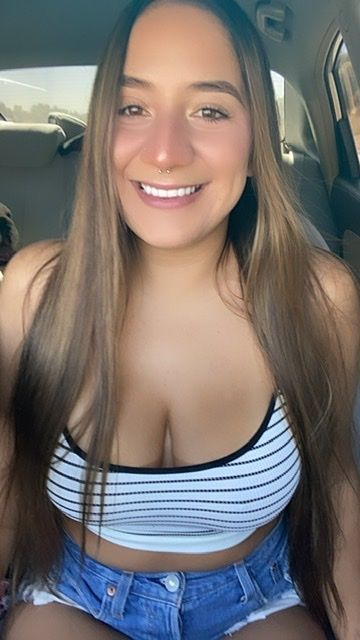 iamellebeewhite OnlyFans picture