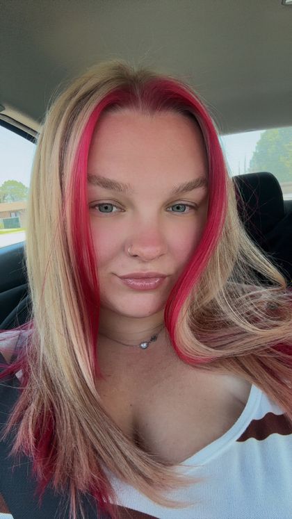 zoeynicole0210 OnlyFans picture