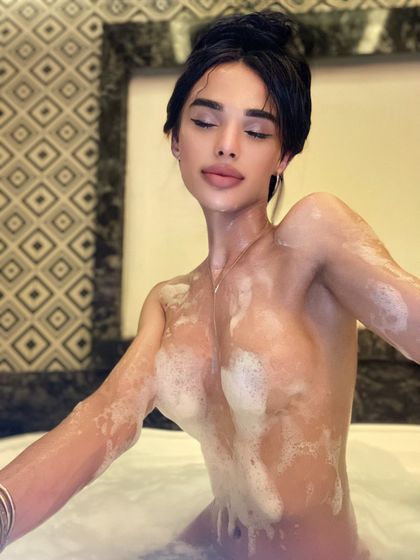 vale696 OnlyFans picture