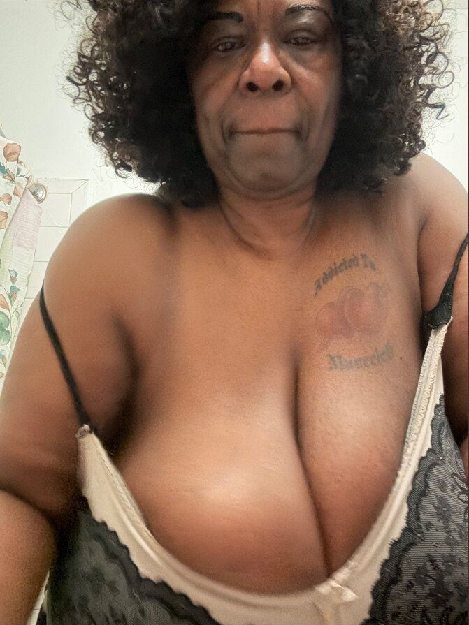 bigbustyvanessa1 OnlyFans profile picture