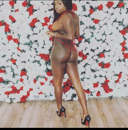 karliekayozzz OnlyFans picture