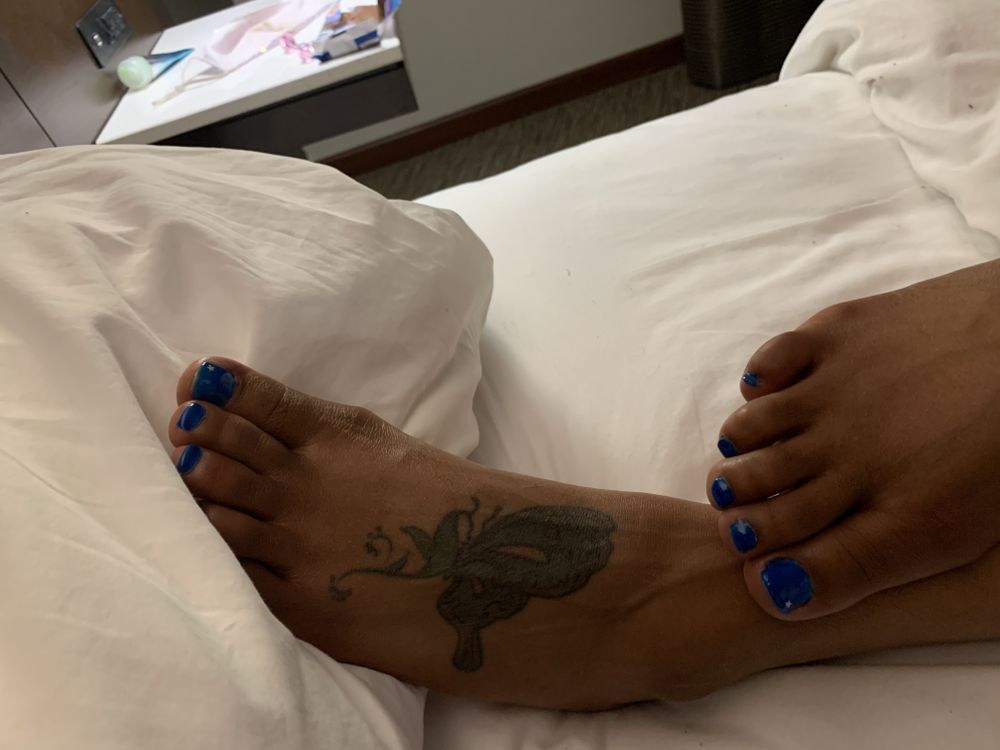 golden_f33t OnlyFans profile picture