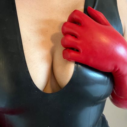 lillylatex OnlyFans picture