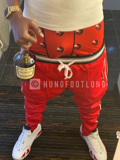 hungfootlong OnlyFans picture
