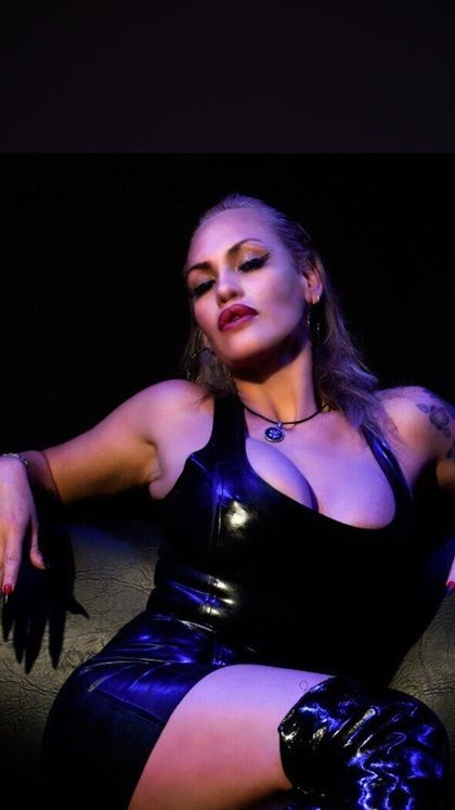 ladyincontrol OnlyFans picture